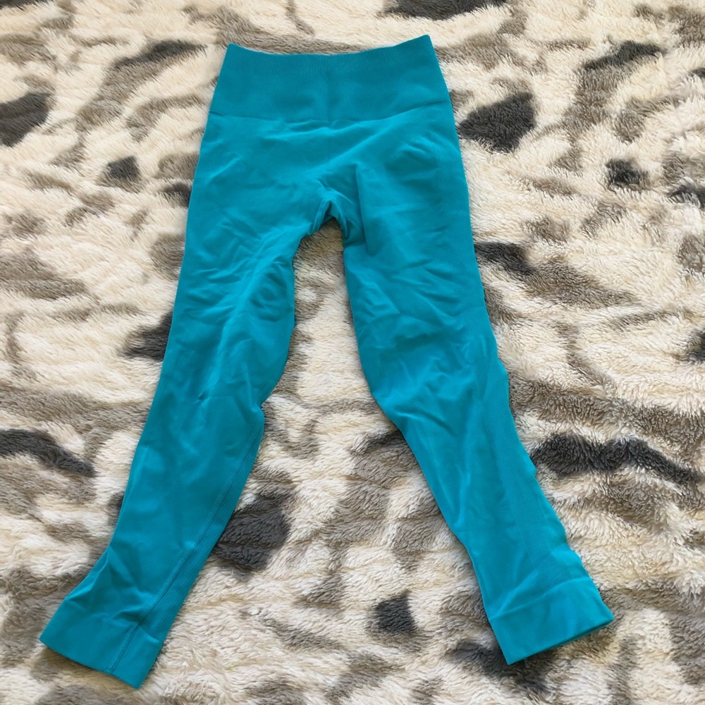 Women’s Lululemon workout leggings